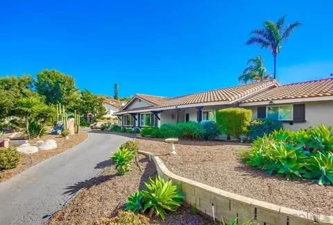 2035 Camino Cantera, Vista, CA 92084