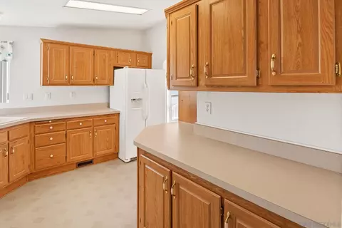 Kitchen - 328 Killdeer, Oceanside, CA 92057 photo 7 of 9