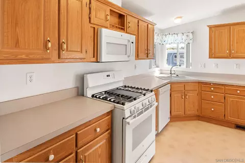 Kitchen - 328 Killdeer, Oceanside, CA 92057 photo 6 of 9