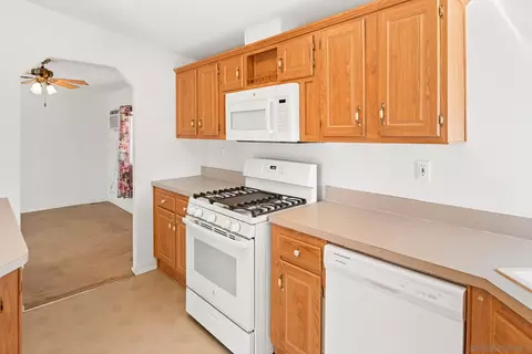 Kitchen - 328 Killdeer, Oceanside, CA 92057 photo 4 of 9