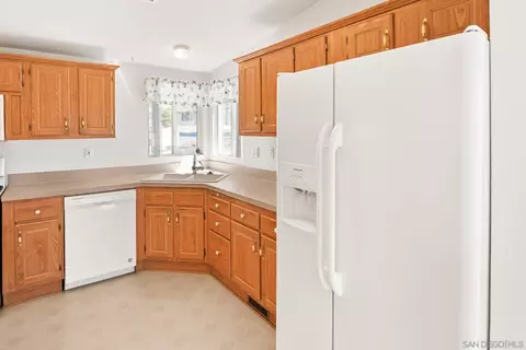 Kitchen - 328 Killdeer, Oceanside, CA 92057 photo 3 of 9