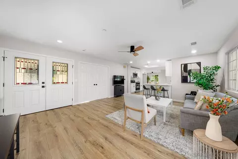 Living - 124 Frances Dr, El Cajon, CA 92019 photo 3 of 5