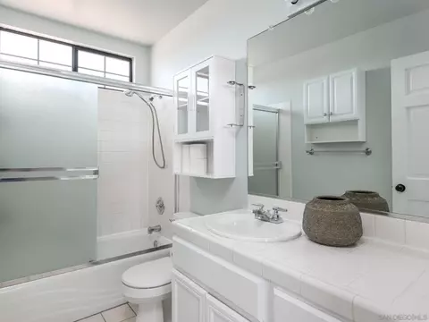 Bath - 16390 Whispering Oaks Dr, Ramona, CA 92065 photo 3 of 4