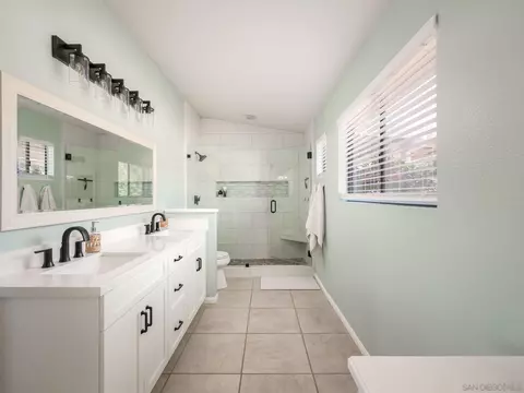 Bath - 16390 Whispering Oaks Dr, Ramona, CA 92065 photo 1 of 4