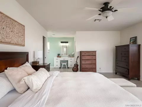 Bedroom - 16390 Whispering Oaks Dr, Ramona, CA 92065 photo 4 of 6