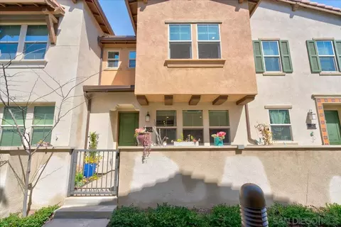 1092 Delpy View Pt, Vista, CA 92084