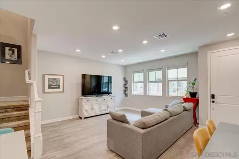 1092 Delpy View Pt, Vista, CA 92084 photo 5