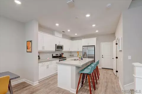 1092 Delpy View Pt, Vista, CA 92084 photo 8