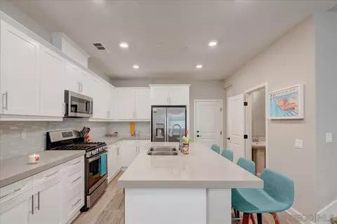 1092 Delpy View Pt, Vista, CA 92084 photo 9