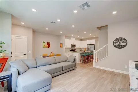 1092 Delpy View Pt, Vista, CA 92084 photo 7