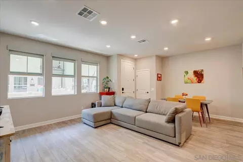 1092 Delpy View Pt, Vista, CA 92084 photo 6