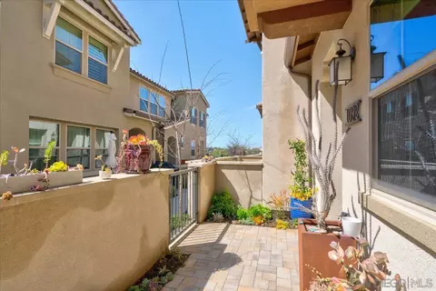 1092 Delpy View Pt, Vista, CA 92084 photo 3