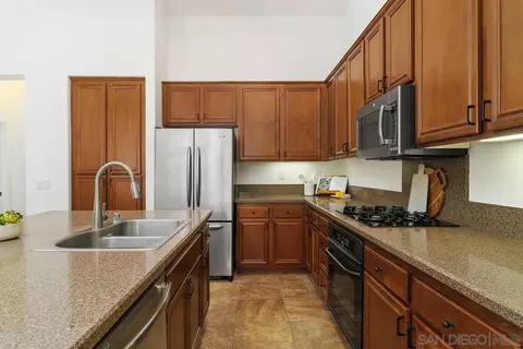 Kitchen - 40960 Cebu Dr, Temecula, CA 92591 photo 3 of 6