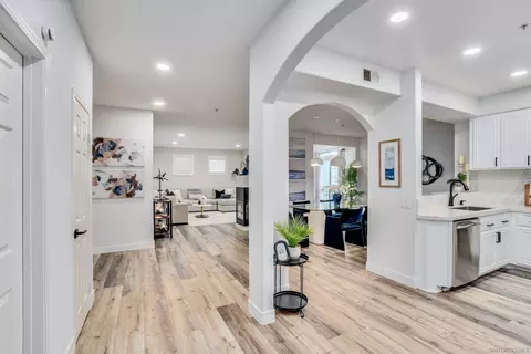 344 Orange Ave #203, Coronado, CA 92118 photo 2