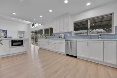Kitchen - 14318 Sandown Ct, Poway, CA 92064 photo 5 of 7