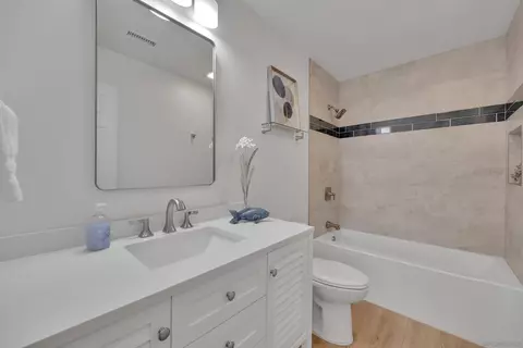Bath - 14318 Sandown Ct, Poway, CA 92064 photo 3 of 4