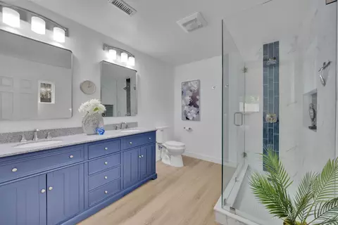 Bath - 14318 Sandown Ct, Poway, CA 92064 photo 1 of 4