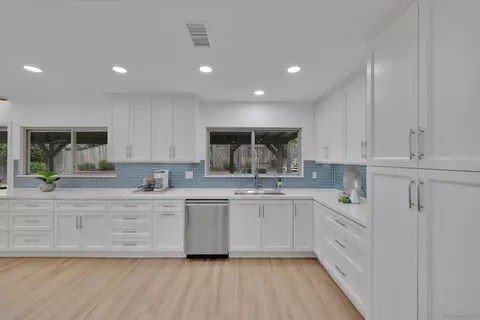Kitchen - 14318 Sandown Ct, Poway, CA 92064 photo 6 of 7