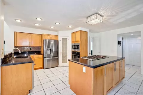 Kitchen - 477 Summerhill Vw, Alpine, CA 91901 photo 2 of 4