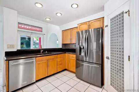 Kitchen - 477 Summerhill Vw, Alpine, CA 91901 photo 4 of 4