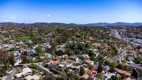 View/Area - 853 Crescent Dr, Vista, CA 92084 photo 6 of 9