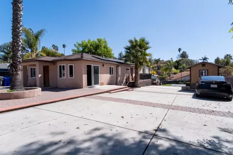 Exterior - 853 Crescent Dr, Vista, CA 92084 photo 4 of 19