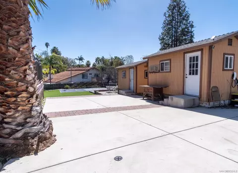 Exterior - 853 Crescent Dr, Vista, CA 92084 photo 10 of 19