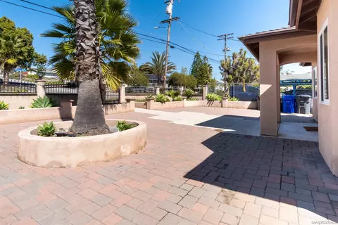 Exterior - 853 Crescent Dr, Vista, CA 92084 photo 7 of 19
