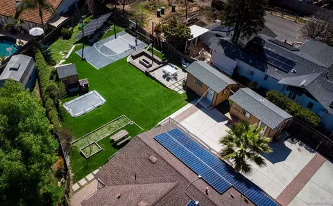 853 Crescent Dr, Vista, CA 92084