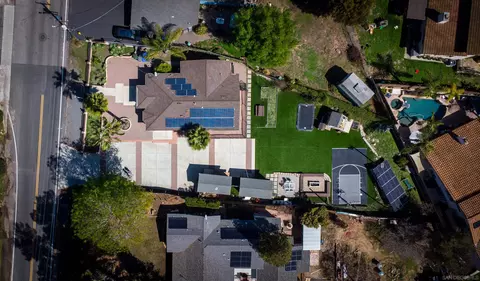 View/Area - 853 Crescent Dr, Vista, CA 92084 photo 5 of 9