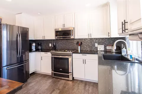 Kitchen - 853 Crescent Dr, Vista, CA 92084 photo 2 of 3