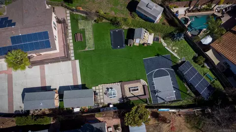 View/Area - 853 Crescent Dr, Vista, CA 92084 photo 4 of 9