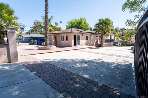 Exterior - 853 Crescent Dr, Vista, CA 92084 photo 3 of 19