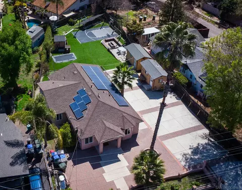 View/Area - 853 Crescent Dr, Vista, CA 92084 photo 2 of 9