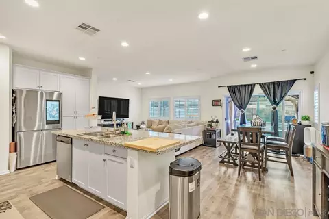 Kitchen - 5446 Meridian Pl, Bonsall, CA 92003 photo 3 of 5