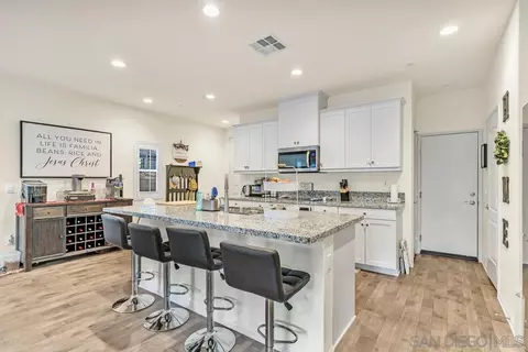 Kitchen - 5446 Meridian Pl, Bonsall, CA 92003 photo 2 of 5