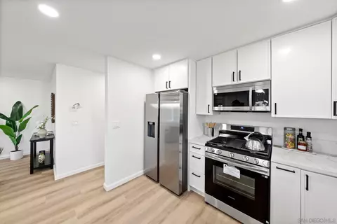 Kitchen - 532 Donax Ave, Imperial Beach, CA 91932 photo 7 of 8