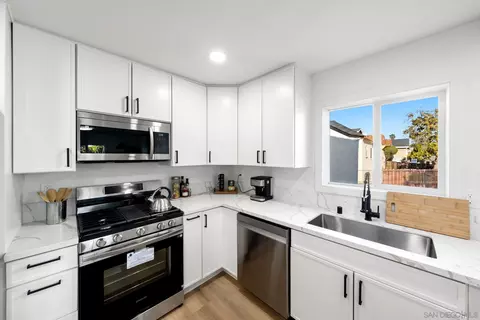 Kitchen - 532 Donax Ave, Imperial Beach, CA 91932 photo 6 of 8