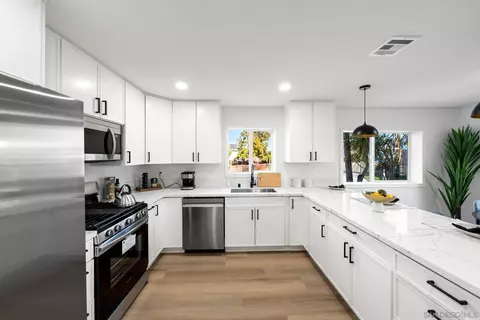 Kitchen - 532 Donax Ave, Imperial Beach, CA 91932 photo 4 of 8