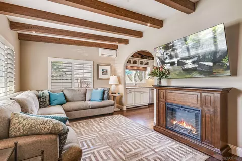 Living - 818 Genter St, La Jolla, CA 92037 photo 1 of 3