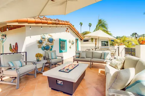 Exterior - 818 Genter St, La Jolla, CA 92037 photo 7 of 10