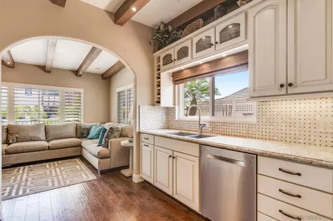 Kitchen - 818 Genter St, La Jolla, CA 92037 photo 1 of 4