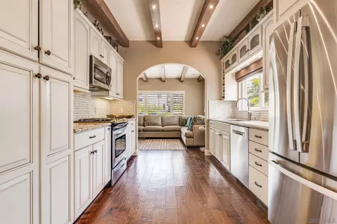 Kitchen - 818 Genter St, La Jolla, CA 92037 photo 4 of 4