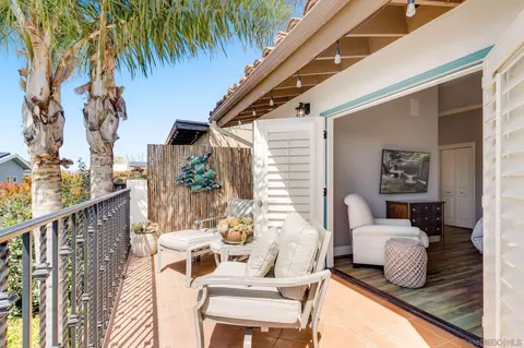 Exterior - 818 Genter St, La Jolla, CA 92037 photo 5 of 10