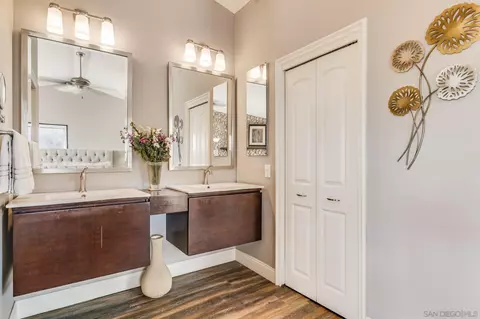Bath - 818 Genter St, La Jolla, CA 92037 photo 2 of 3