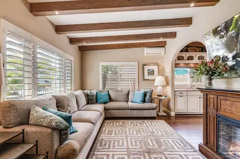 Living - 818 Genter St, La Jolla, CA 92037 photo 2 of 3