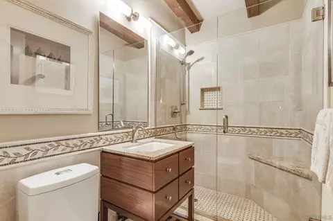 Bath - 818 Genter St, La Jolla, CA 92037 photo 1 of 3