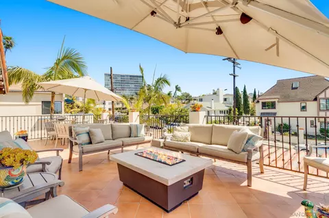 Exterior - 818 Genter St, La Jolla, CA 92037 photo 6 of 10
