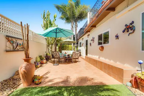 Exterior - 818 Genter St, La Jolla, CA 92037 photo 2 of 10