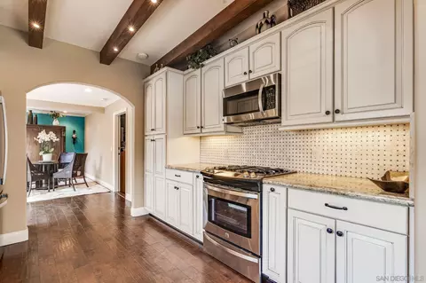 Kitchen - 818 Genter St, La Jolla, CA 92037 photo 2 of 4
